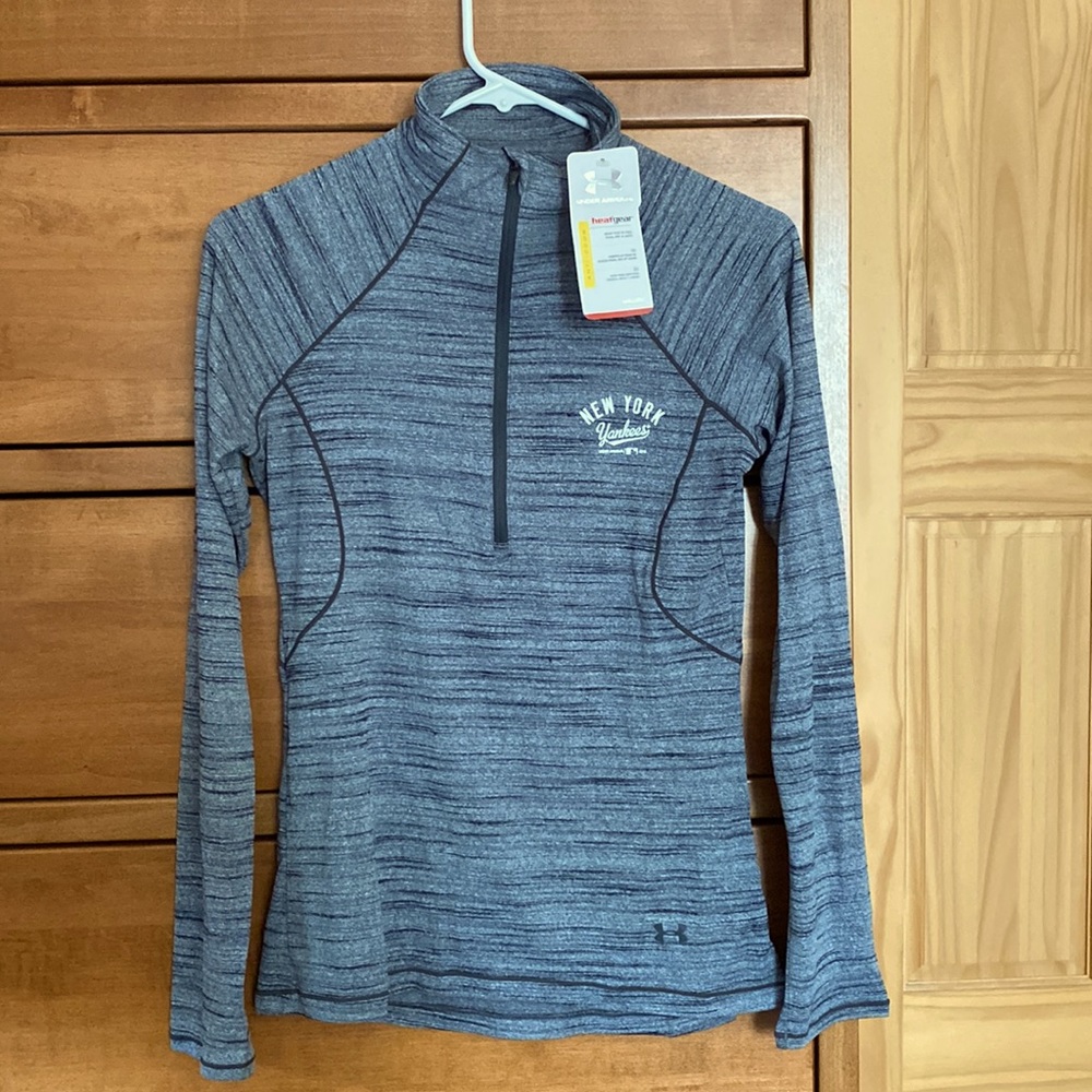 New with tags Under Armour small Yankees dry-fit pullover
